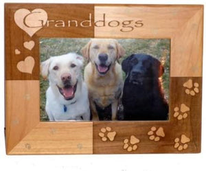 USA made wood pet frames that can be personalized for gift giving and holidays.